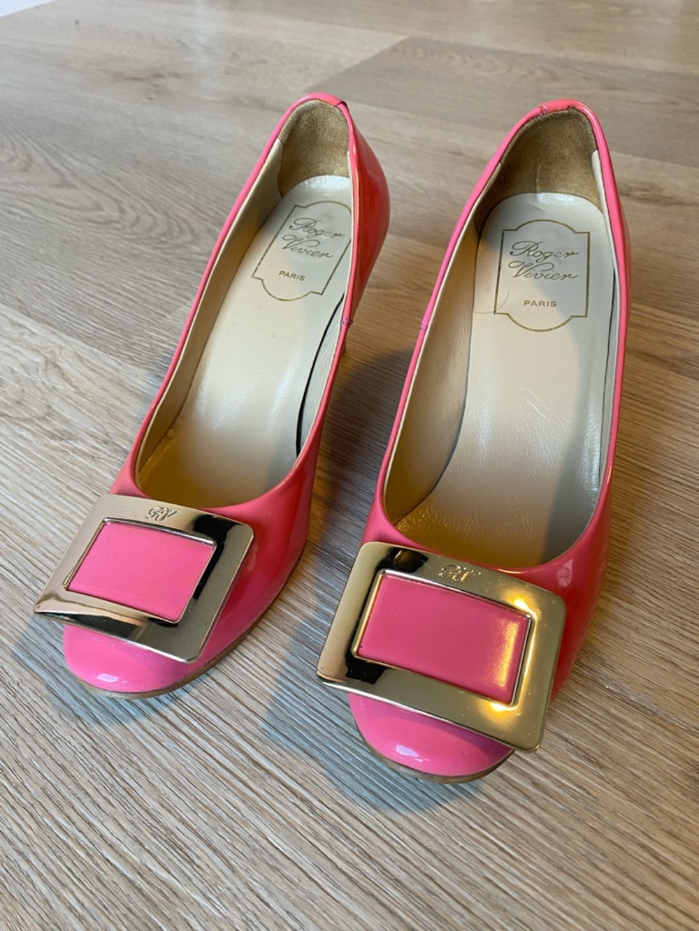 Roger Vivier Pink Patent Leather Buckle Pumps Kitten Heel Designer Heels